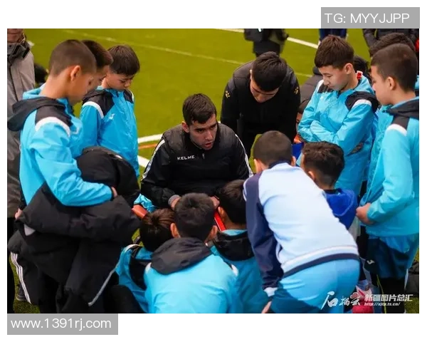 新疆小孩足球明星展现精彩动作视频引领青少年运动热潮