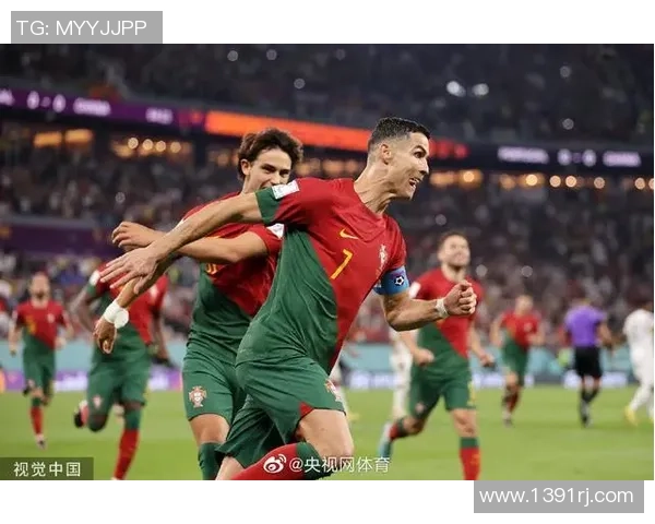 重庆足球队在世界杯预选赛中以77分稳居积分榜首位